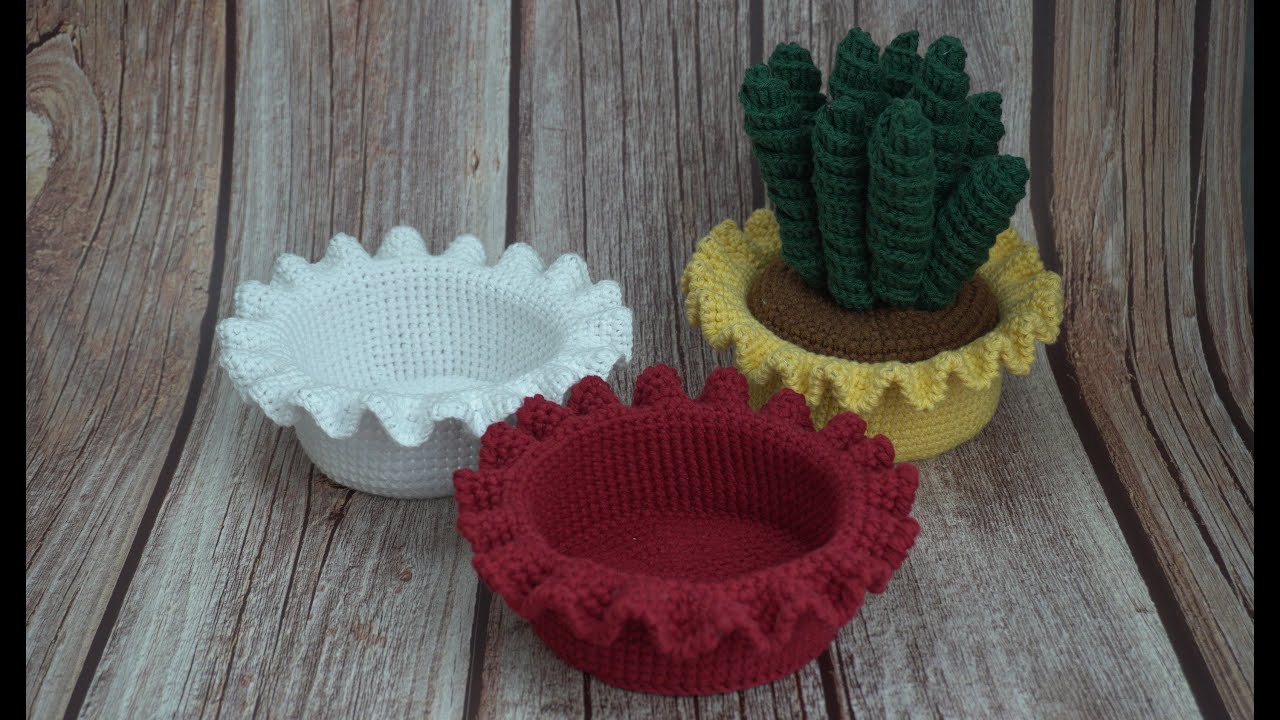 MACETAS CON UN VOLANTE TEJIDAS EN CROCHET