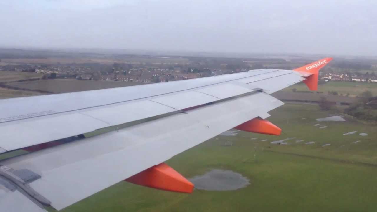 EasyJet landing at Newcastle International Airport (England)