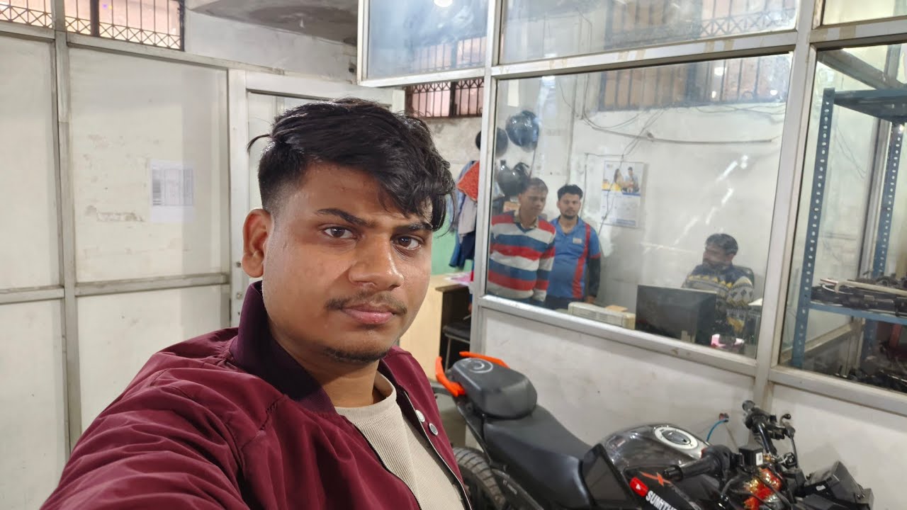 Meri bike mein error aa rahi showroom Pe lani pad gai 🤔 