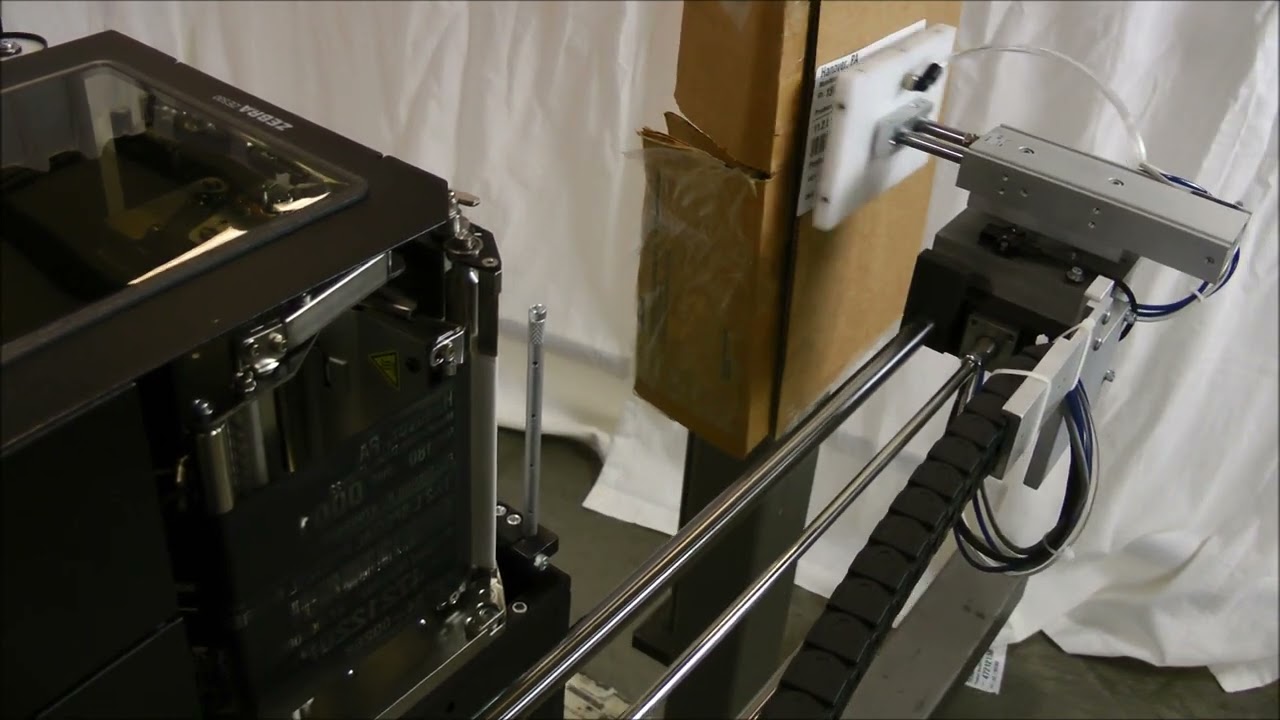 Print and apply labels to the side or front/rear of a pallet, case, or carton. Two Axis print/apply.