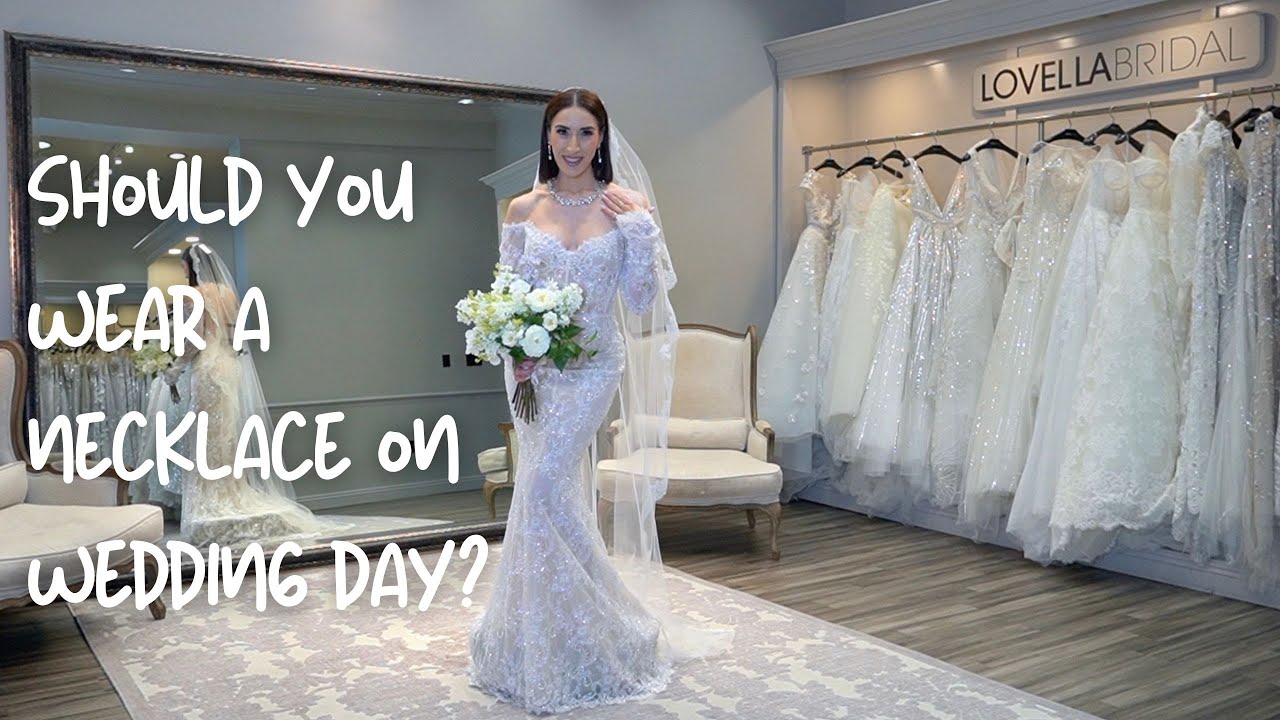 Should You Wear a Necklace on Wedding Day?