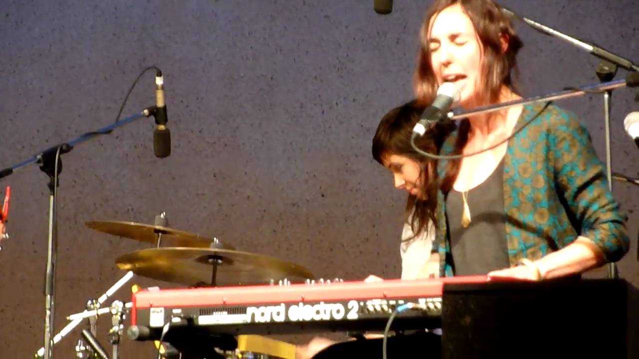 Holly Throsby - A Loud Call, The Met up late 07AUG09