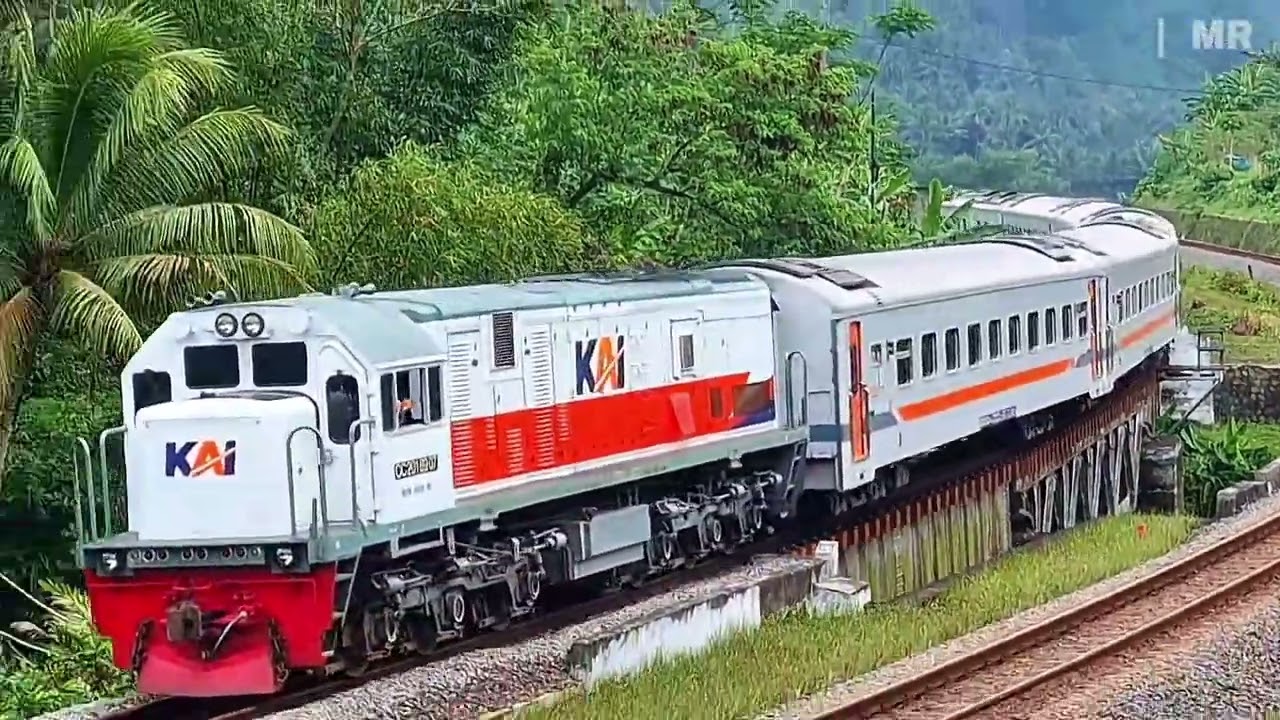 KERETA API PANJANG‼️ HUNTING 33 KERETA API NGEBUT DI PERLINTASAN MENIKUNG