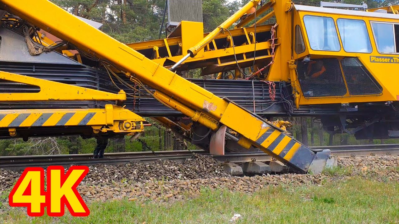 Работа щебнеочистительной машины Plasser & Theurer RM 80-UKR