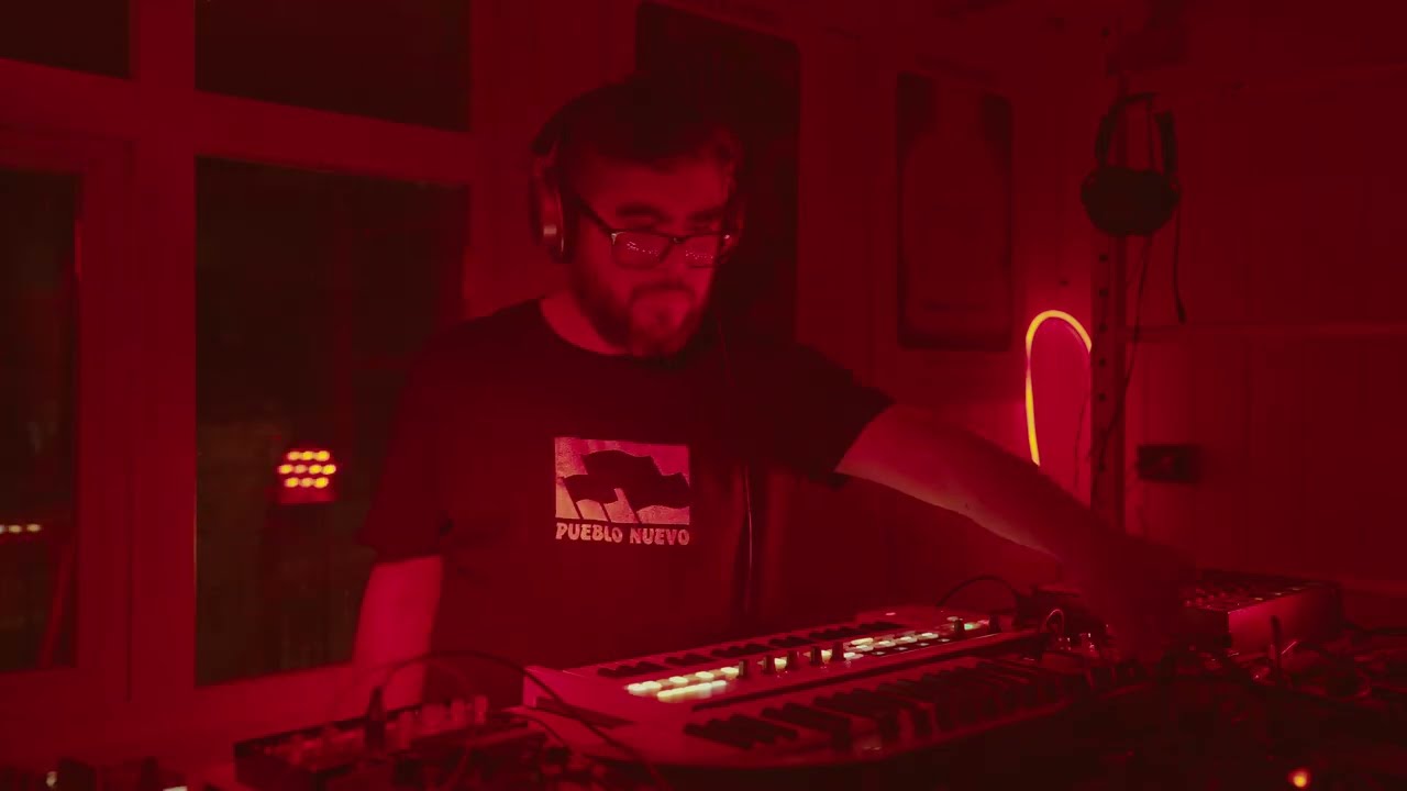 Marco Avilez - Levitaciones en Sidrería Señorita, Valdivia [2025]