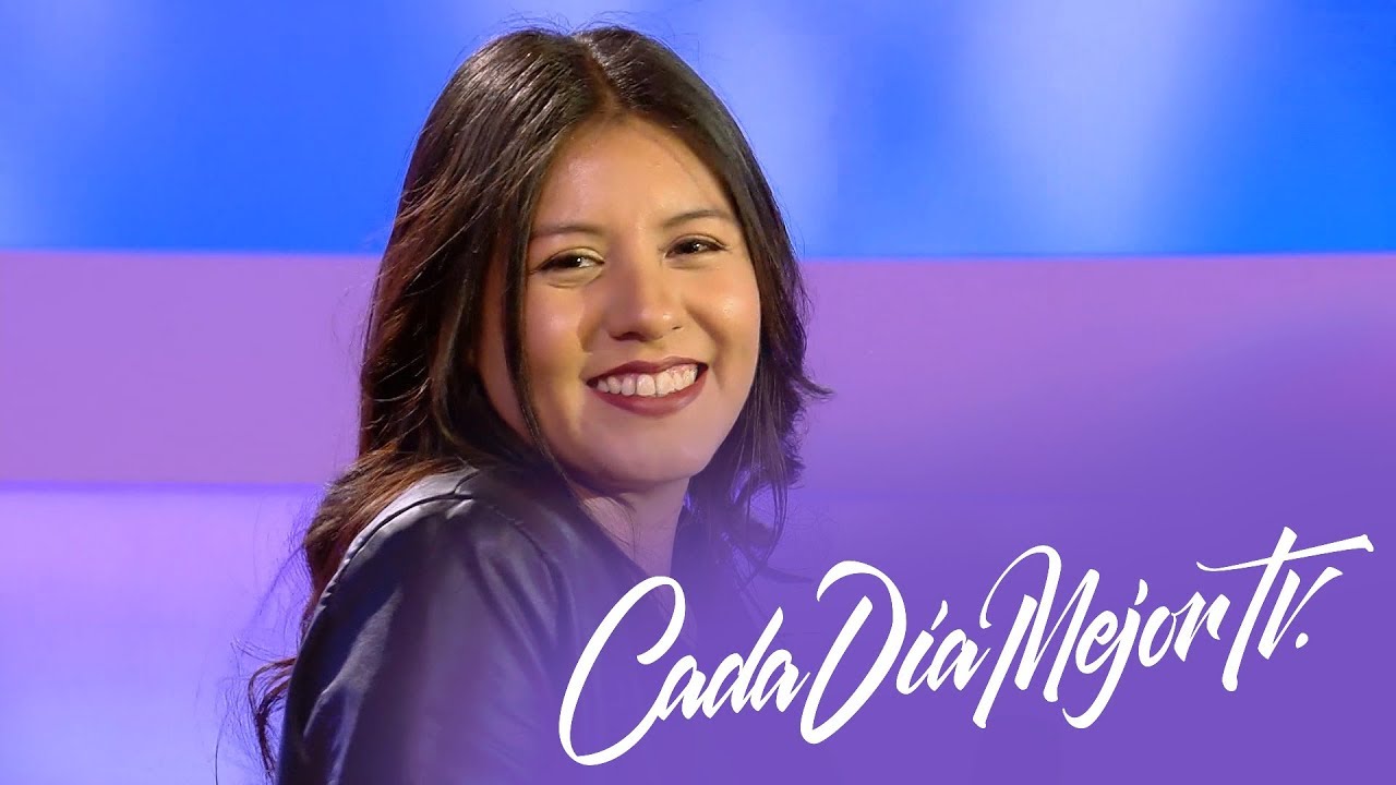 Deborah hija de Adrián canta en CADA DÍA MEJOR TV
