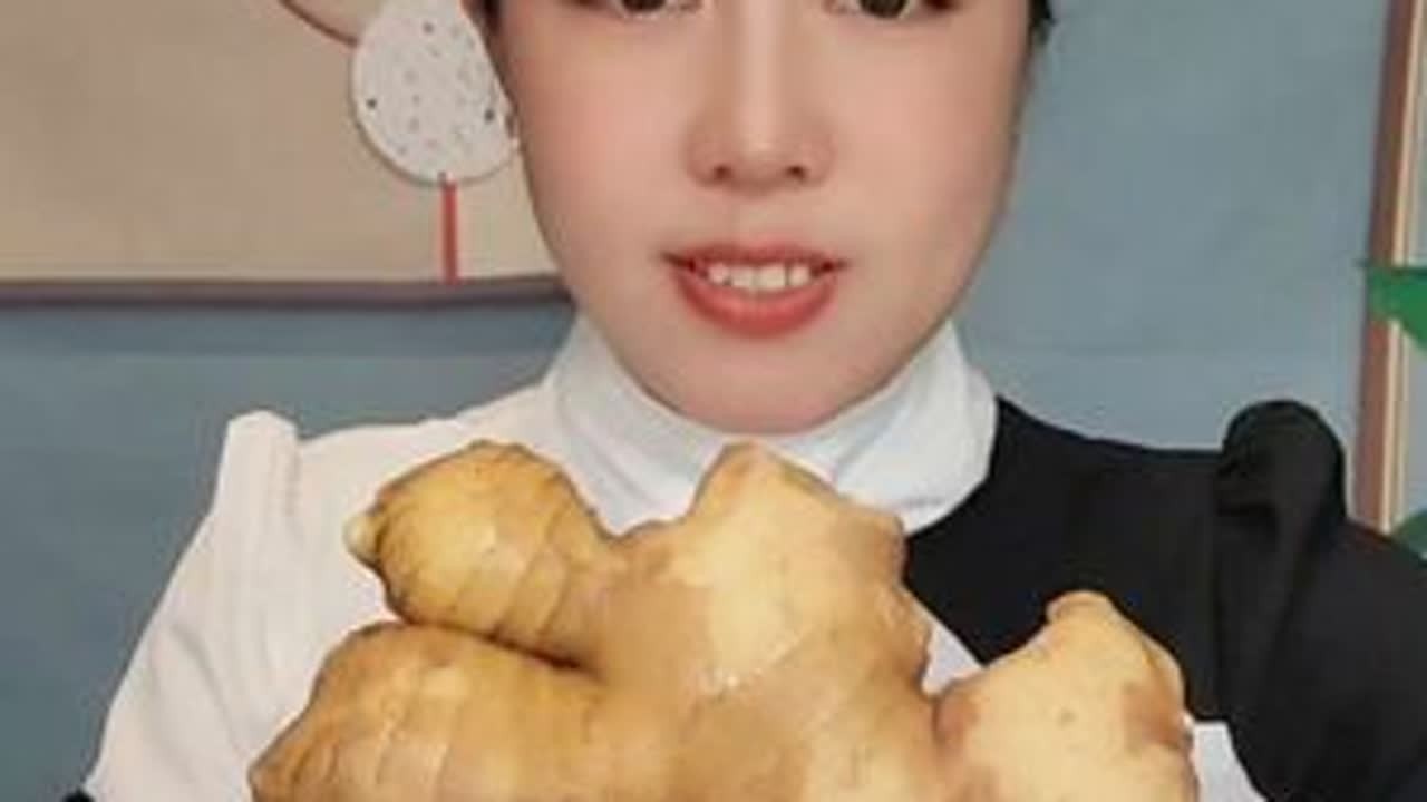 习惯吃早餐时吃几口生姜，今天吃大胖姜，削这大胖姜有难度#记录真实生活 #抖音小助手 #我要上热门