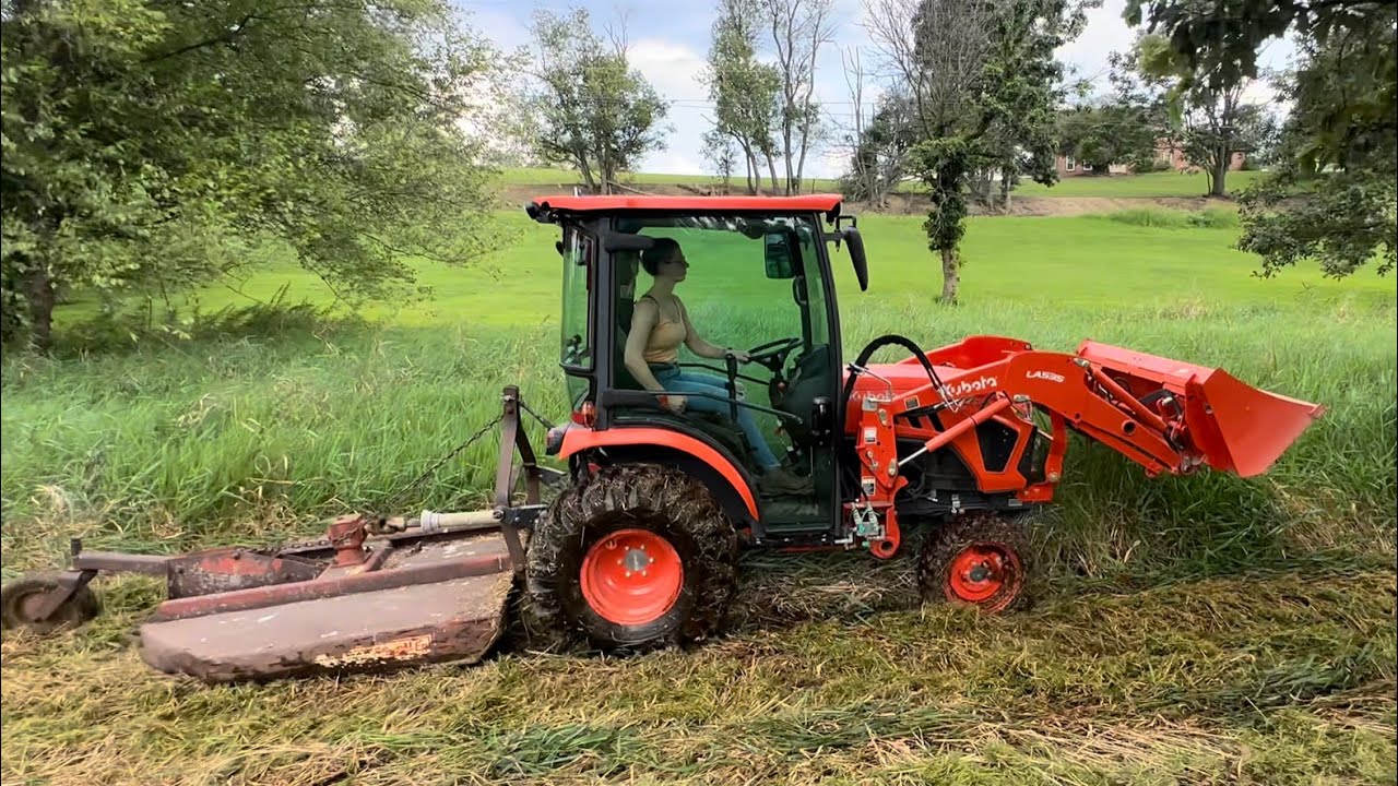 Mowing Tall Wet Grass with the Kubota LX2610 Tractor and Brush Hog Rotary Cutter
