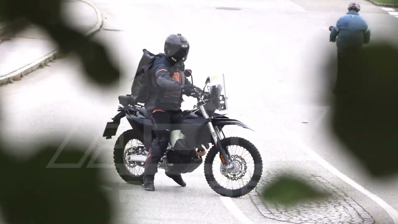 SPIED: KTM 690 Adventure R
