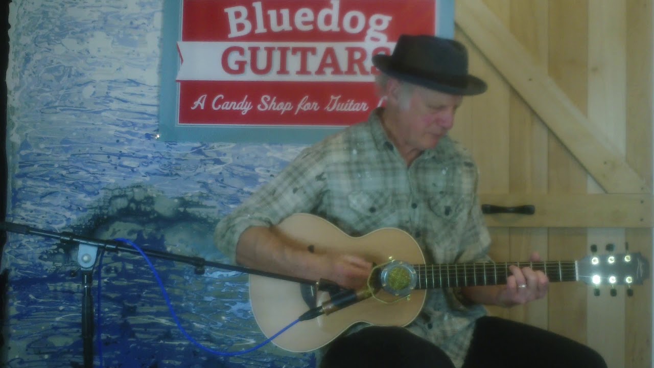 Wee Lowden WL-23 Guitar Demo at Bluedog Guitars