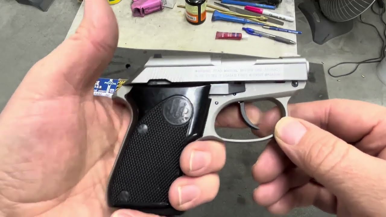 Beretta 3032 Tomcat: this thing ejects live rounds LOL