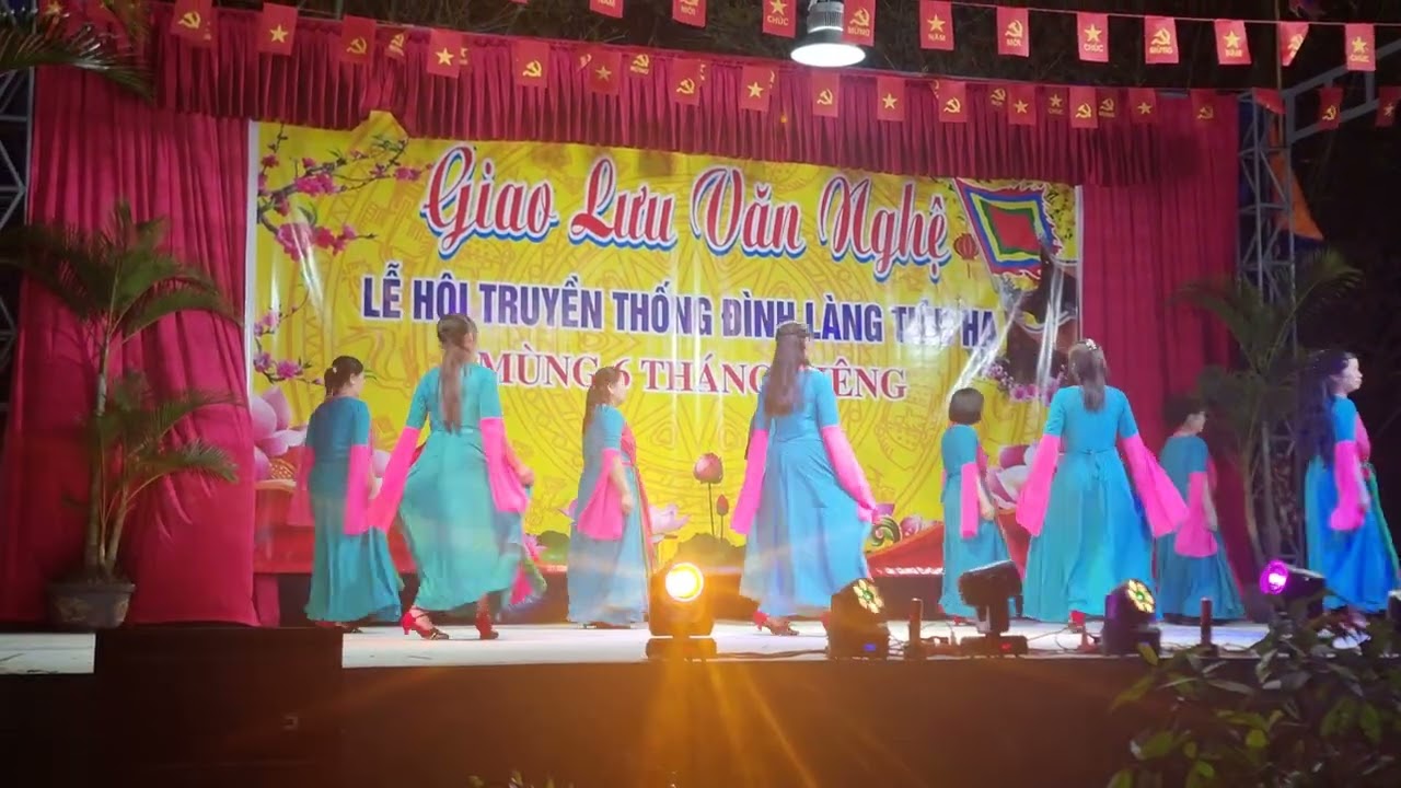 Đêm giao lưu văn nghệ lễ hội đình làng tiêu hạ CLB dân vũ  tổ dân phố thọ phường  Mỹ lộc 