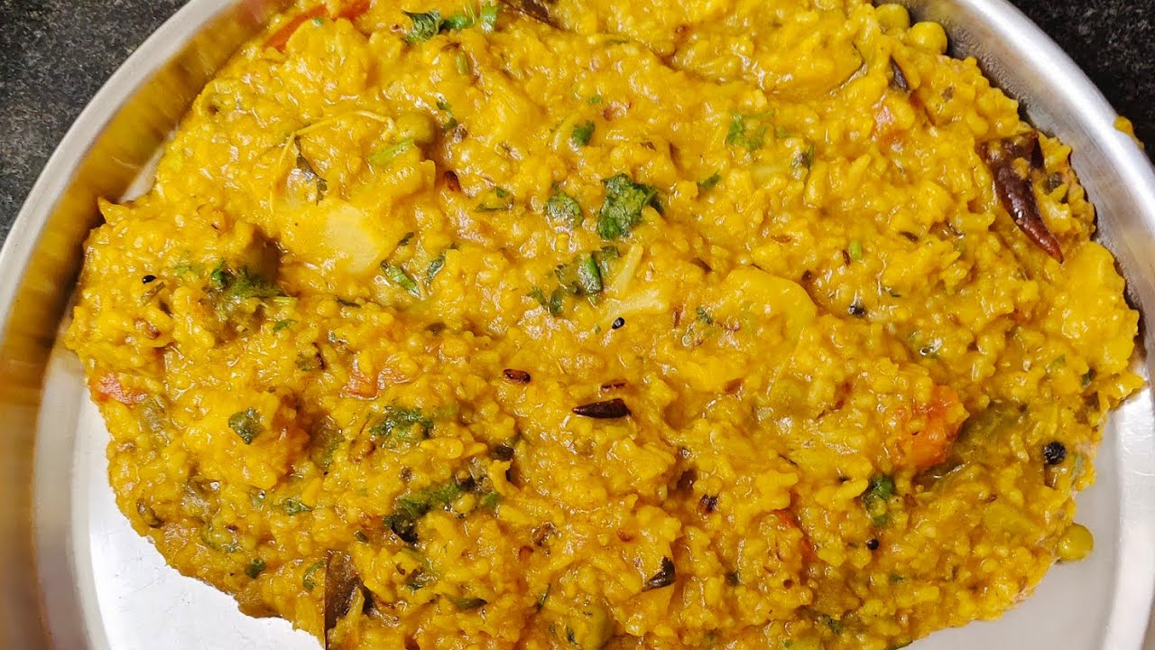 Vegetable Khichdi|Khichuri|Khechudi(କେଚୁଡ଼ି) without onion&garlic in Bengali style #comfortfood