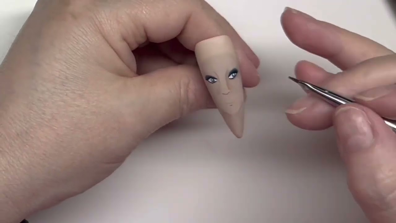 Portrait nail art