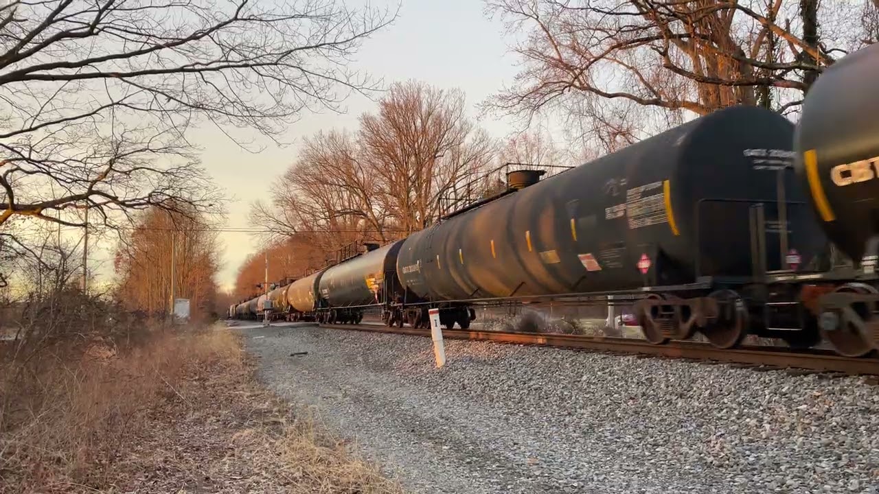 CSX M372 with CSX 1899 “Pere Marquette” clears lewis lane, Havre de Grace Md