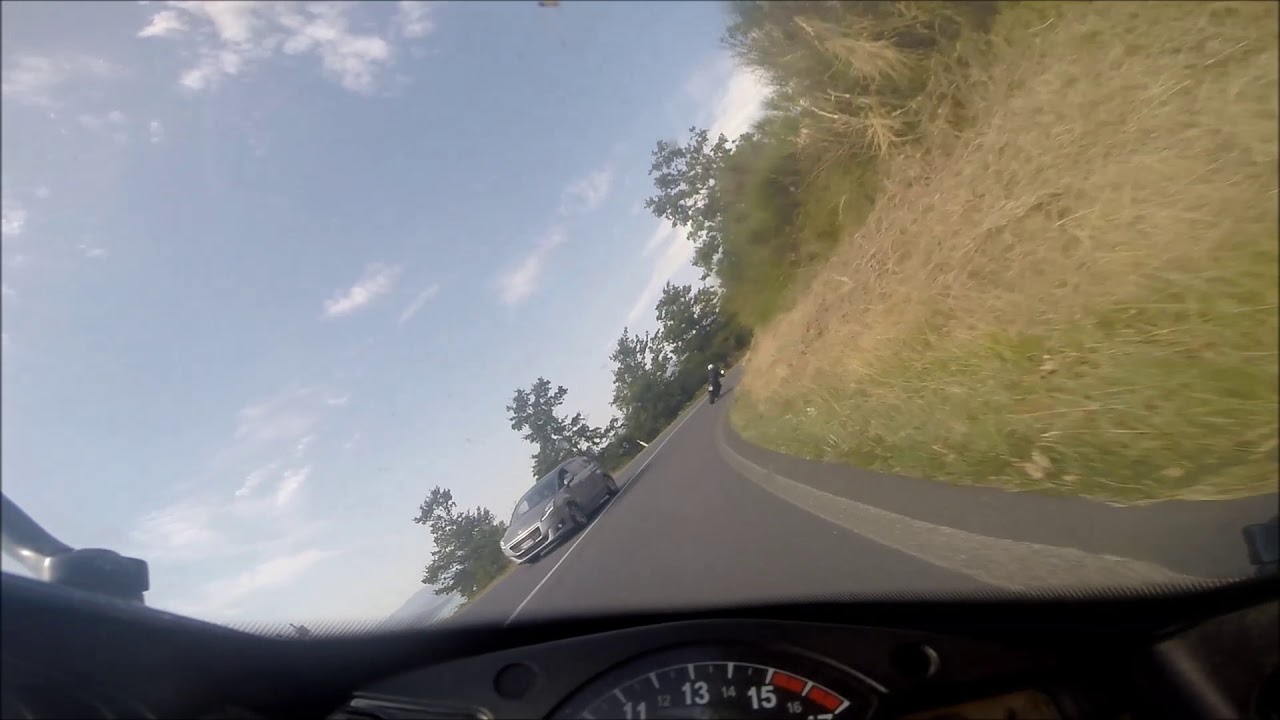 Yamaha R1 crash in viamaggio italy