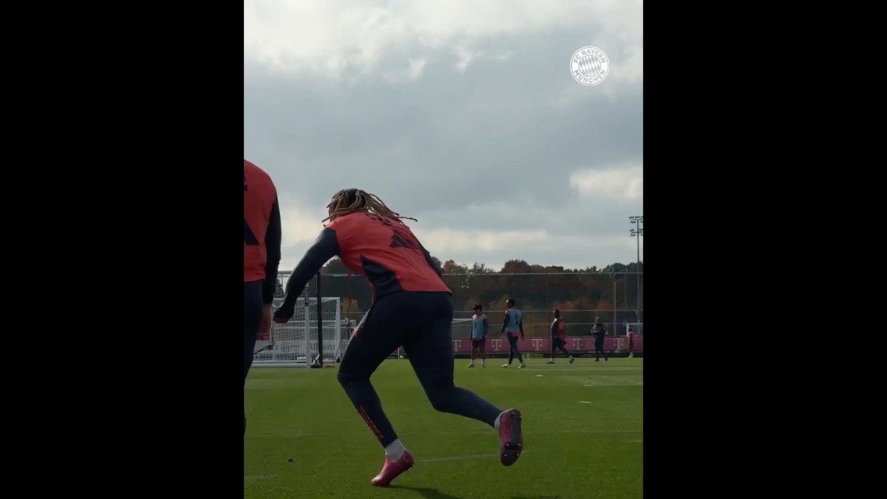 Sacha Boey's great 1 vs 1 at Bayern's training session