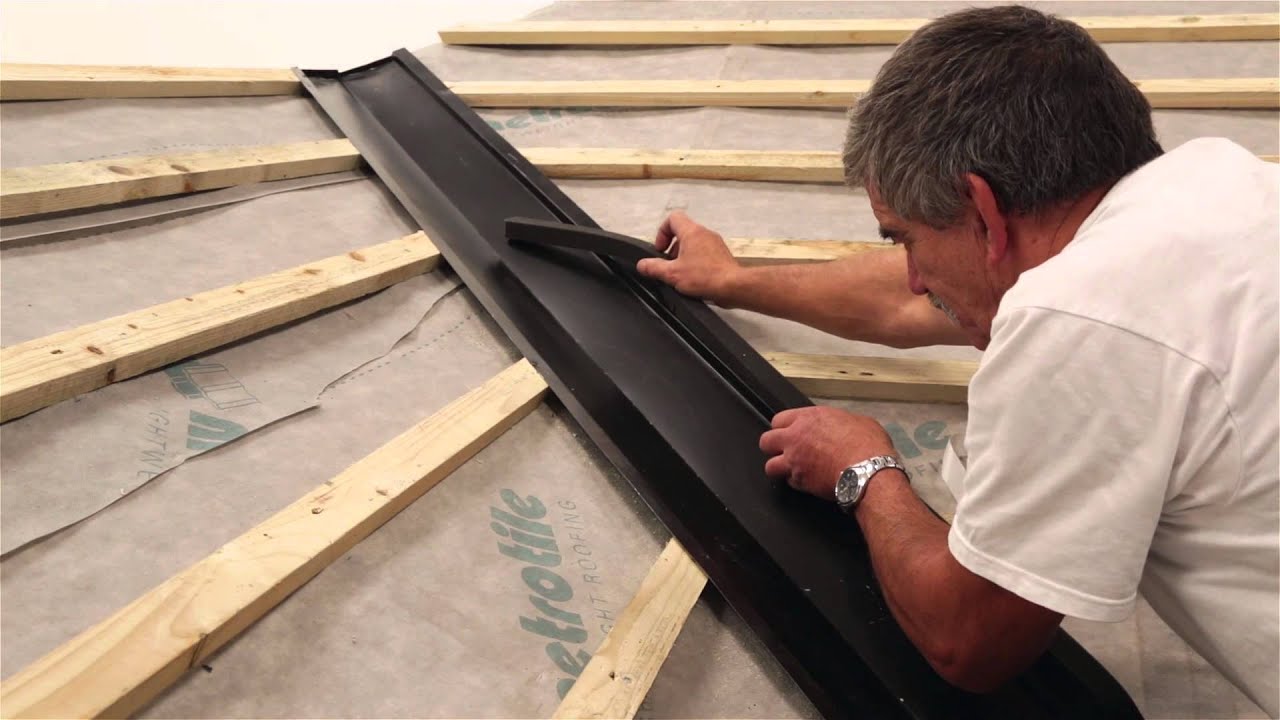 Fixing / Installing Lightweight Roofing: Valley with Expanding Foam
