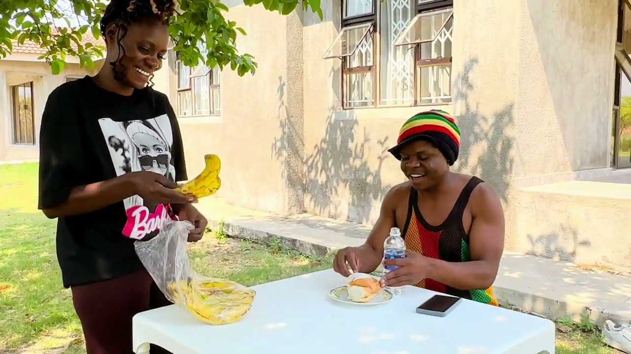 Muri kutaimira maiguru @takurakachambwa  @FretsDonzvo95 