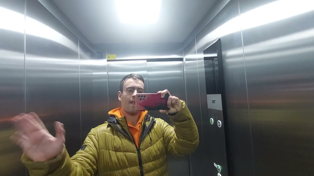 2022 TKE lift at Aldi supermarket in Vilafranca