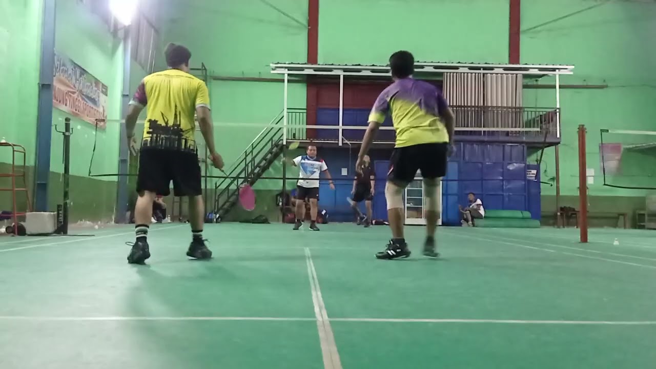 PARTAI SERU DI GOR PAK YONG BALUN CEPU #badminton #bulutangkis 