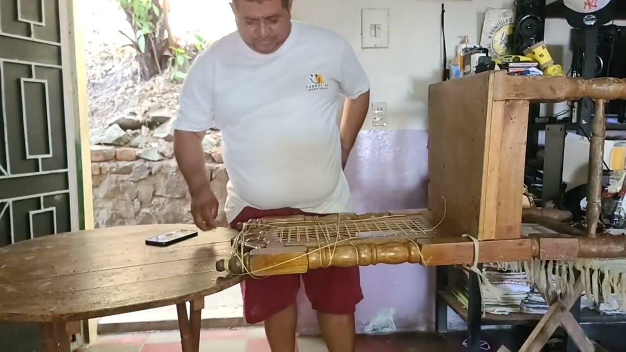 Enseñando a enjuncar una silla Parte #2