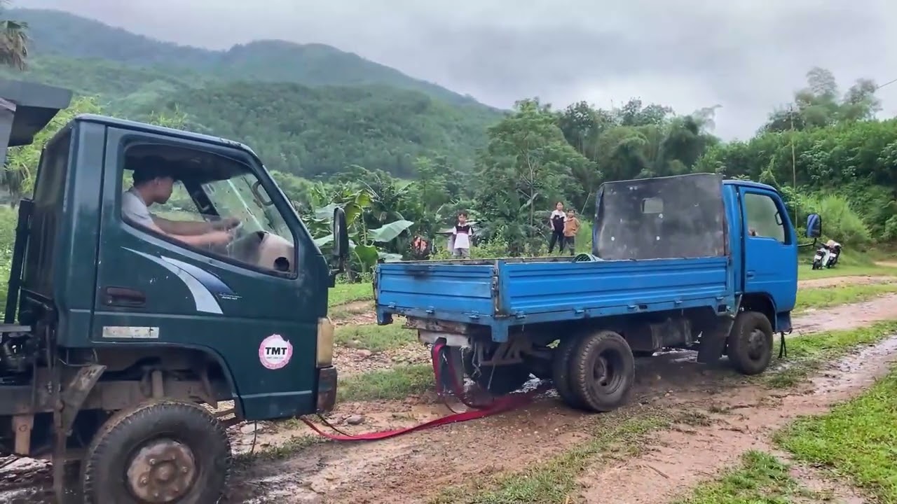 Restoring a Badly Damaged Truck Abandoned in the Woods – Recovering a Wrecked Engine