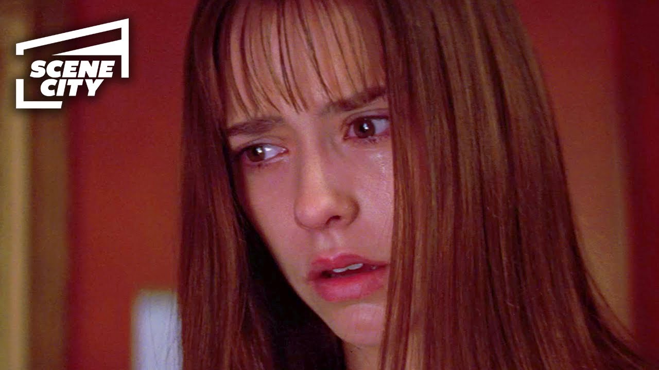 I Know What You Did Last Summer: Julie Gets a Message From the Killer (Jennifer Love Hewitt Scene)