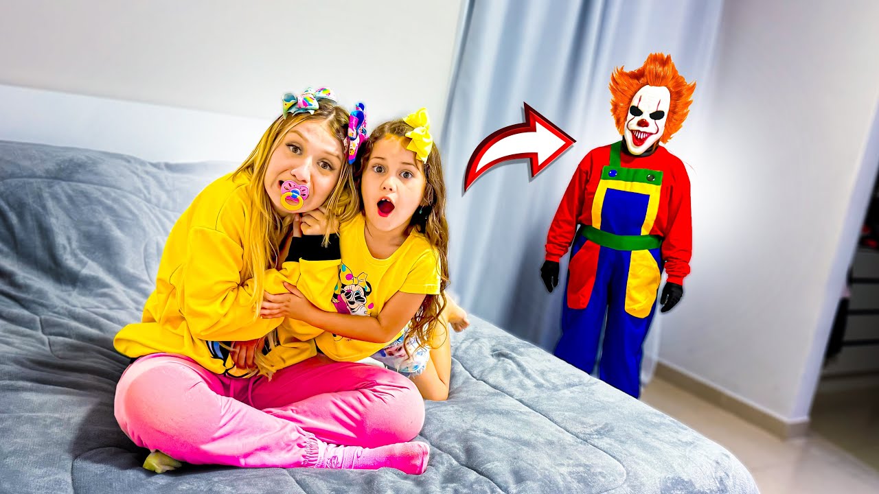 UM PALHAÇO ASSUSTADOR APARECEU NO QUARTO E ASSUSTOU A JULLY E A LAYRA!! 