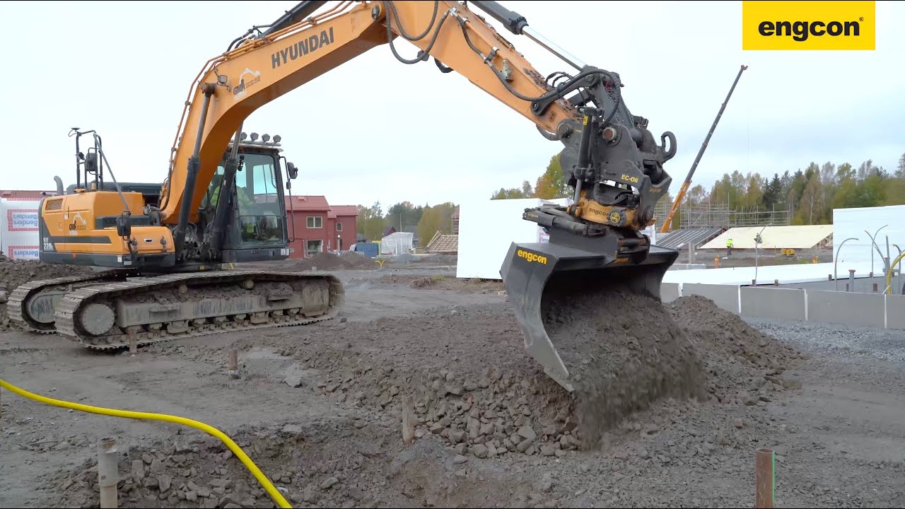 Hyundai HX220 with engcon tiltrotator