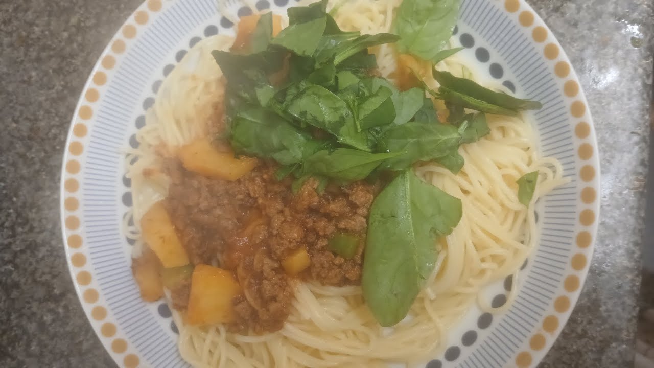 Traditional Somali style spaghetti and suugo 