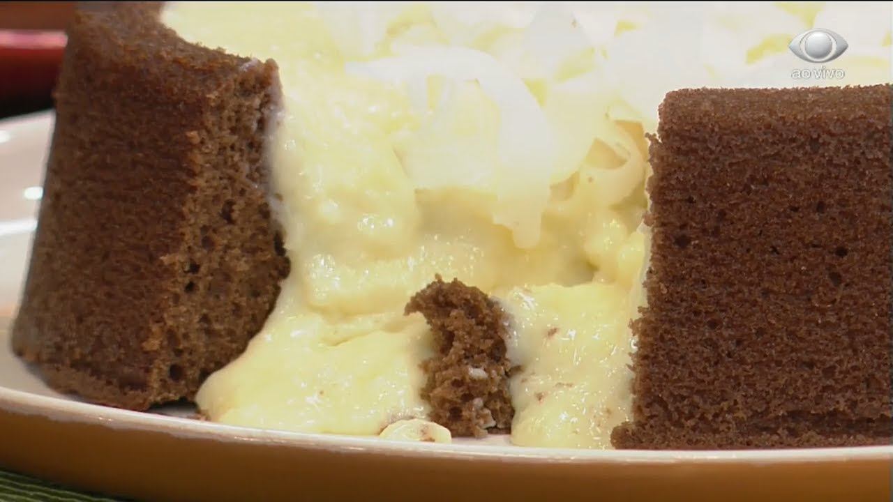 Aprenda a fazer bolo de chocolate com coco