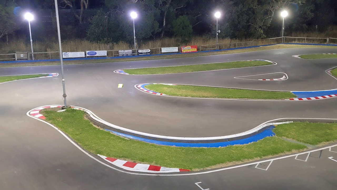 Shepherd E8 @ Littlehampton SA at night