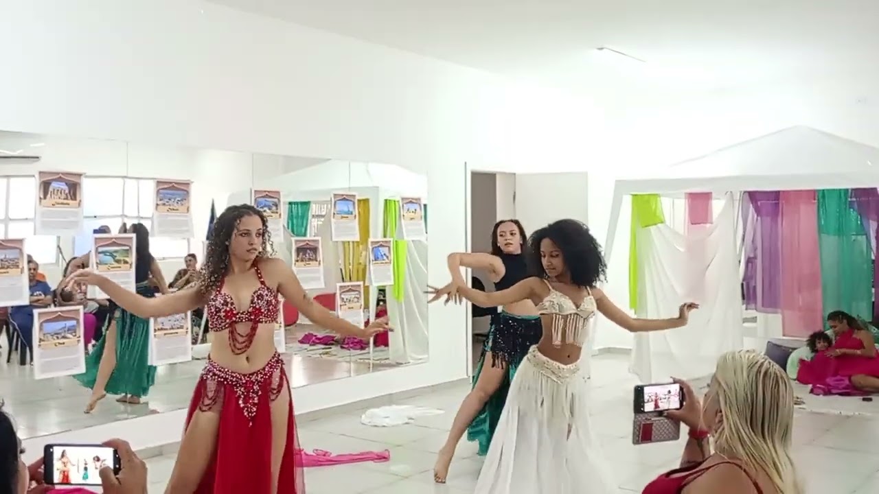Evento da Vivi ,com alunas do intensivo do estúdio Cintia Sacaldass.
