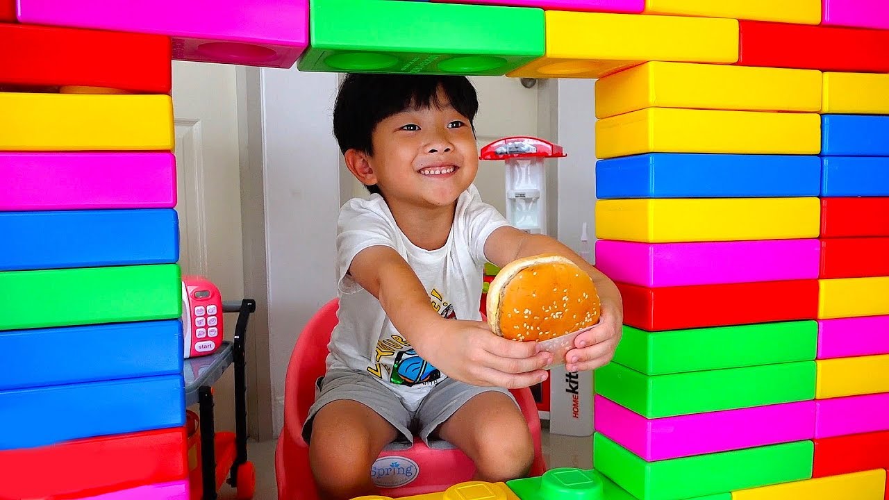 игрушечный фургончик с едой и цветными блоками Food Truck Car Toy Assembly