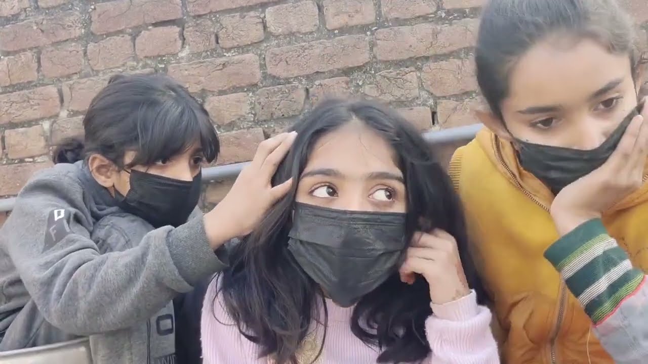 Samavia and khoshi did Fatima hair checking