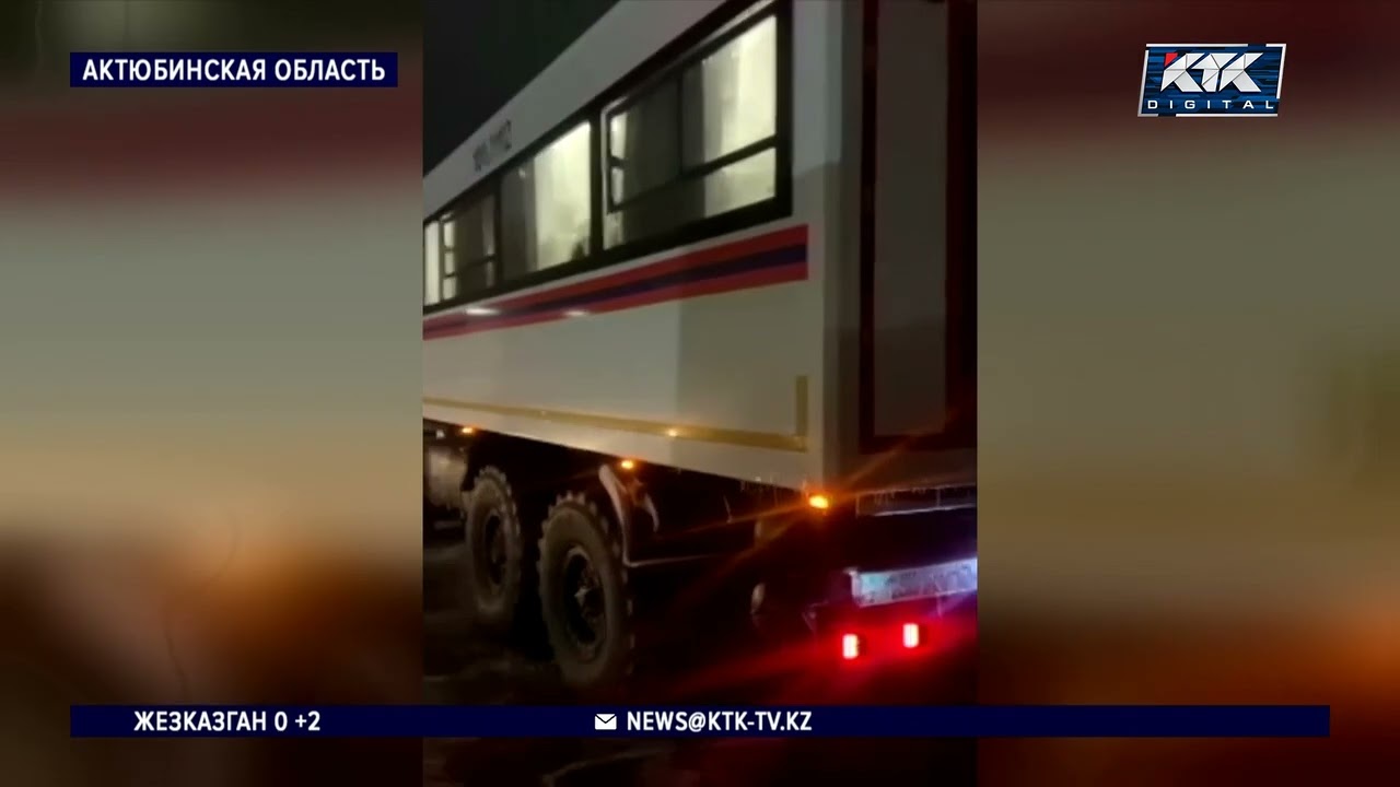 Застрял в снегу посреди степи автобус с 65 иностранцами