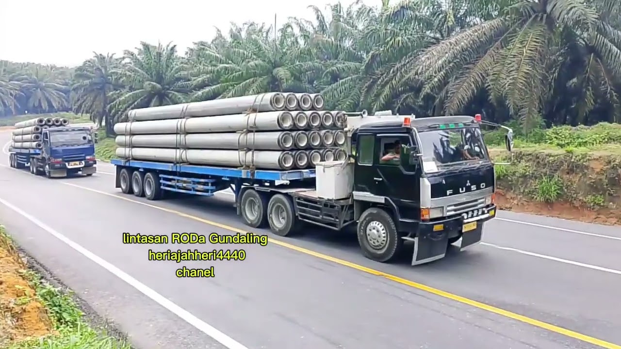 Inilah Truk Trailer Trailer bermuatan berat Mencoba Menaklukan Tanjakan Bukit Kodok 