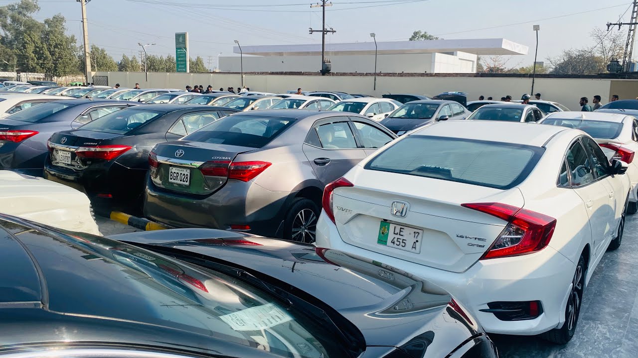 Gujranwala acar Jumah bazar 14/15 model ko sasti new shape Toyota Corolla ki Mandi 