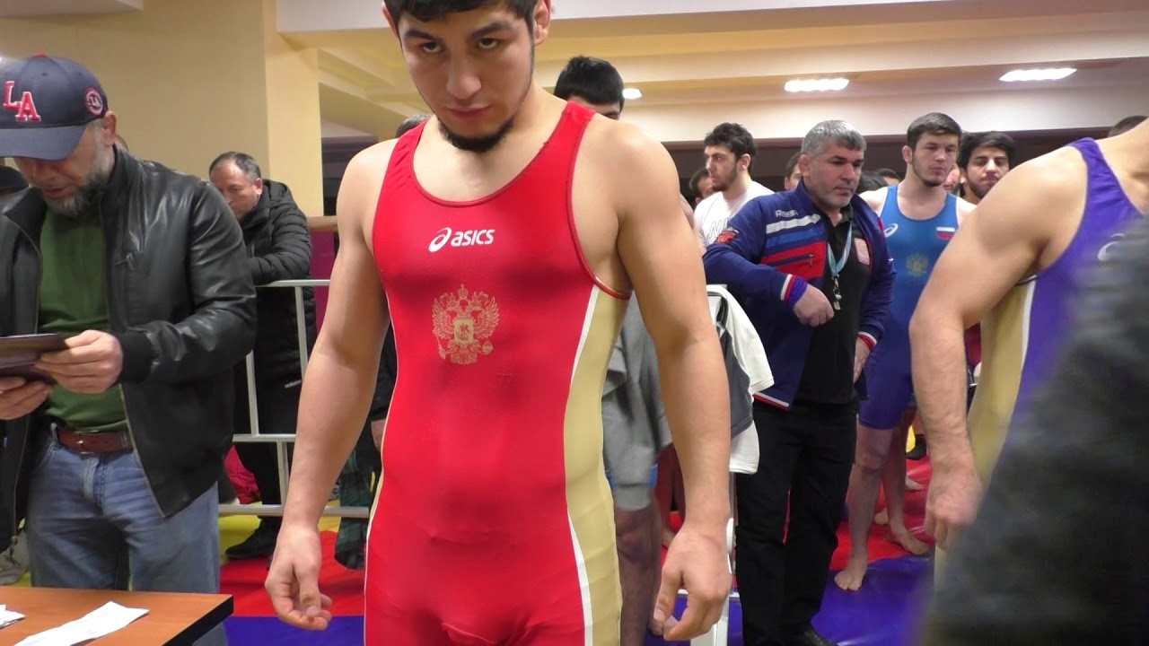 Взвешивание борцов до 74 и 86 кг.