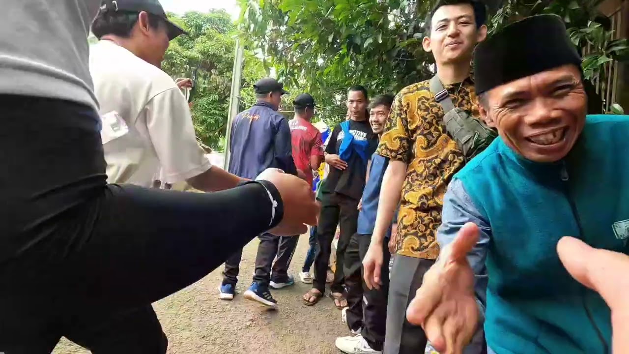 Menikmati suasana di desa sambil olahraga pagi pulang nya makan nasi liwet