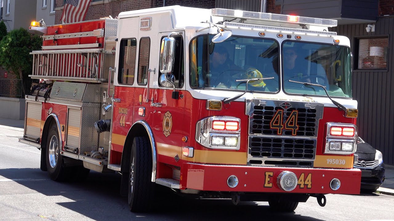 Philadelphia Fire Department Engine 44 Responding