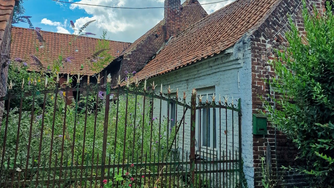 MAN FOUND DEAD IN THIS ABANDONED HOUSE | THE SMELL WAS UNBEARABLE- EVERYTHING LEFT BEHIND