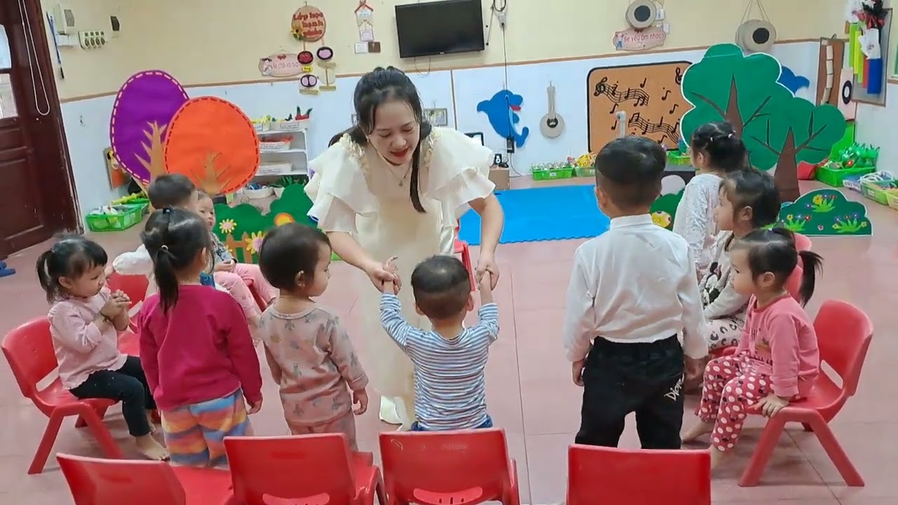 dạy hát : cô và mẹ - GV: Thúy