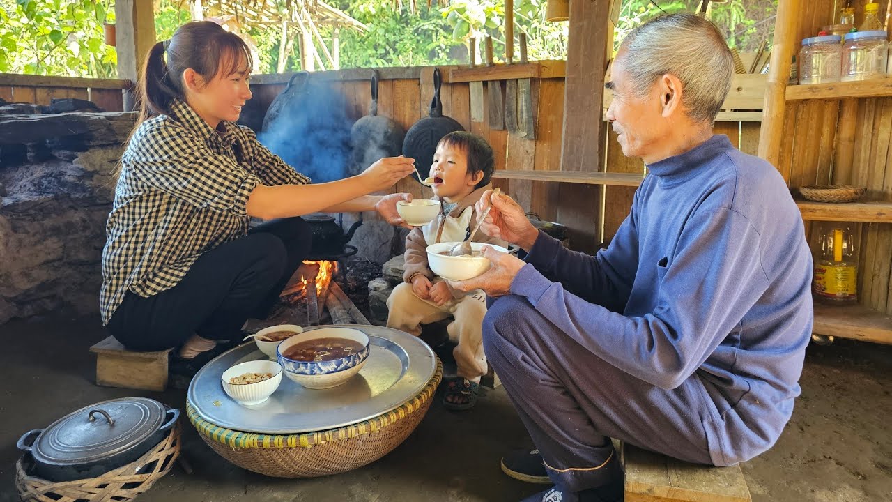 Small family by the fire: Grandpa fixes broken bridge - Digs ginger - Makes cakes | Simple life