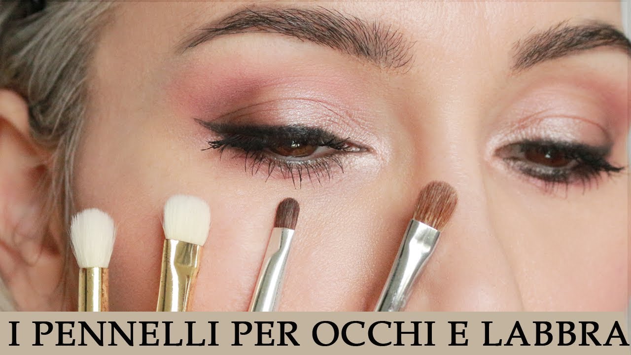 2. Hai bisogno di pochi pennelli per il trucco occhi e labbra