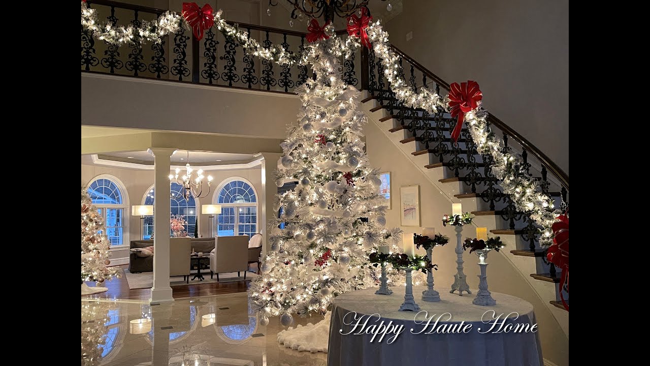 Full Home Holiday and Christmas Tour 2020 includes Foyer, Family Room, Kitchen, Sunroom, Living Room