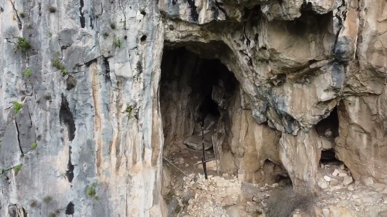 Metí mi dron a una cueva donde el diablo se llevaba y comía a niños