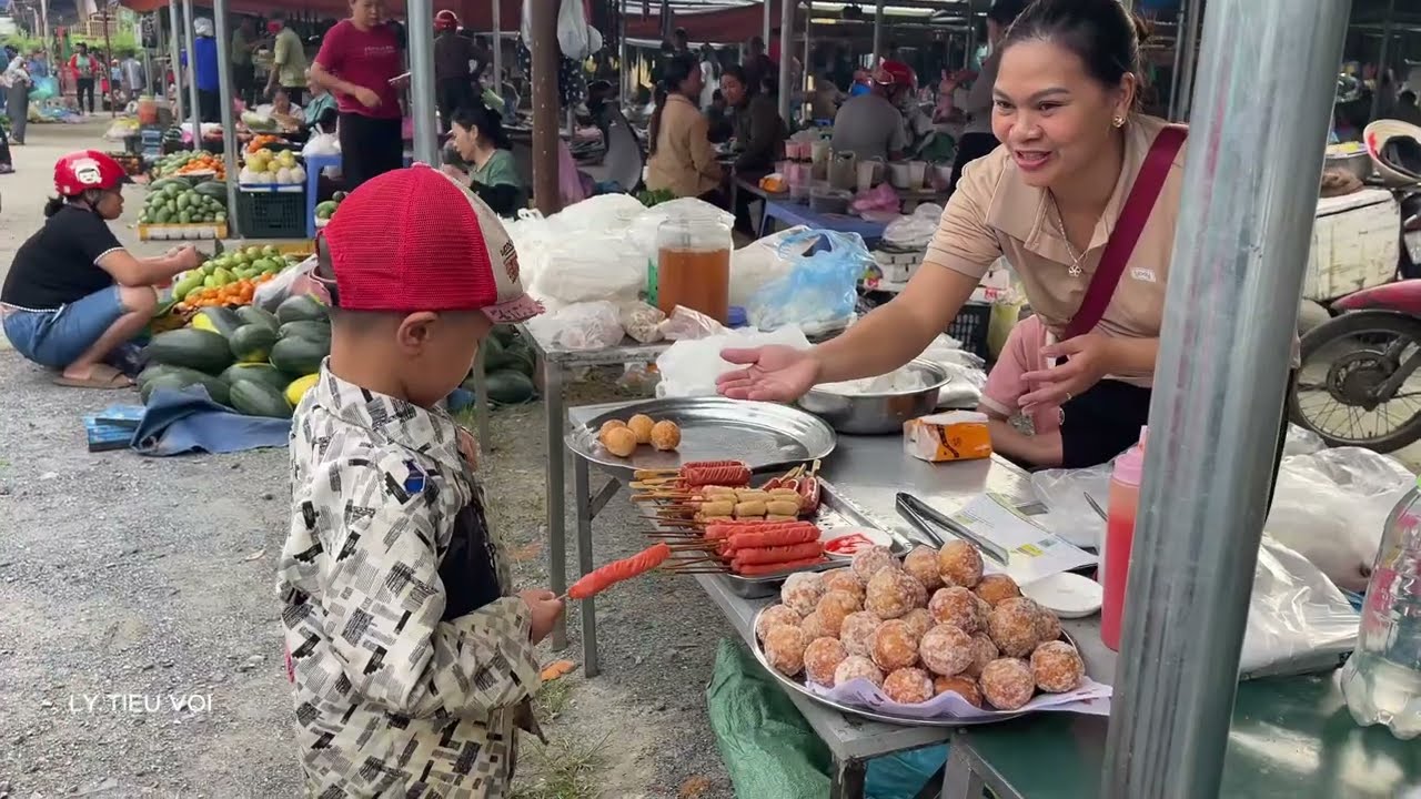 Full Video: Poor Smart Boy Takes Care of Grandma