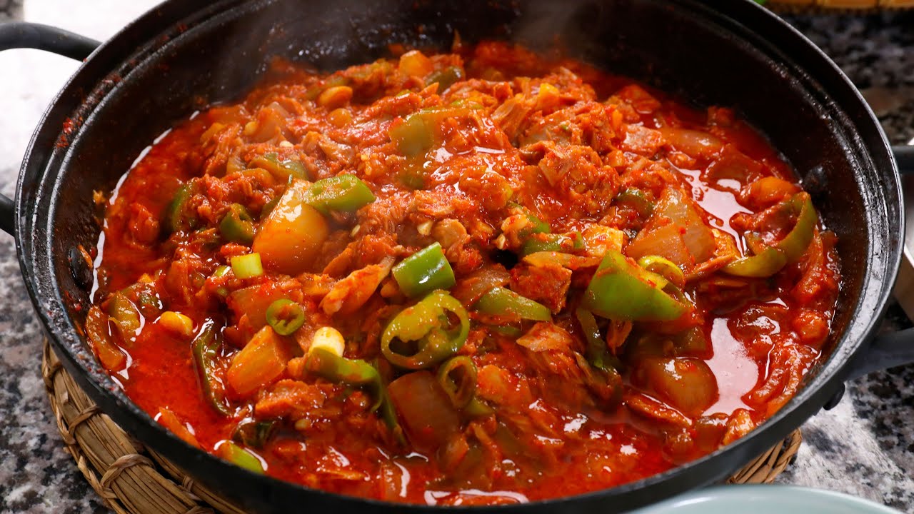 Острое рагу из тунца в листьях салата (чамчи-ччиге самбап:참치찌개 쌈밥)